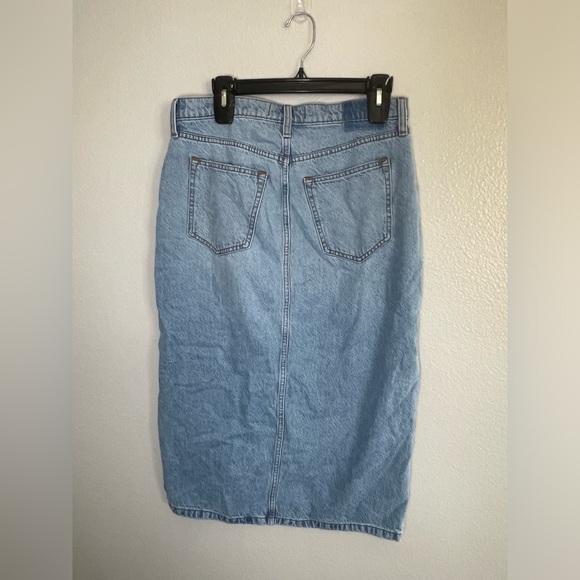 Abercrombie & Fitch
High Rise Denim Skirt - Picture 2 of 9